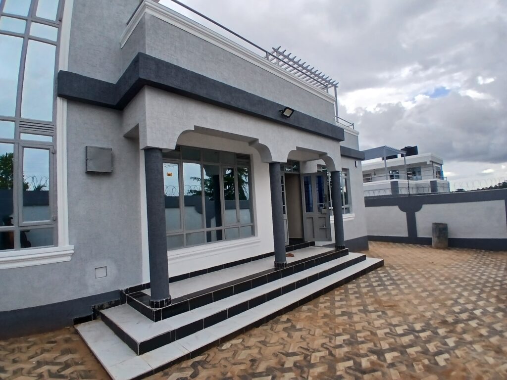 HOUSE ON SALE NEWLY BUILT 3 BEDROOM ALL ENSUITE PLUS SQ IN RUIRU MUGUTHA