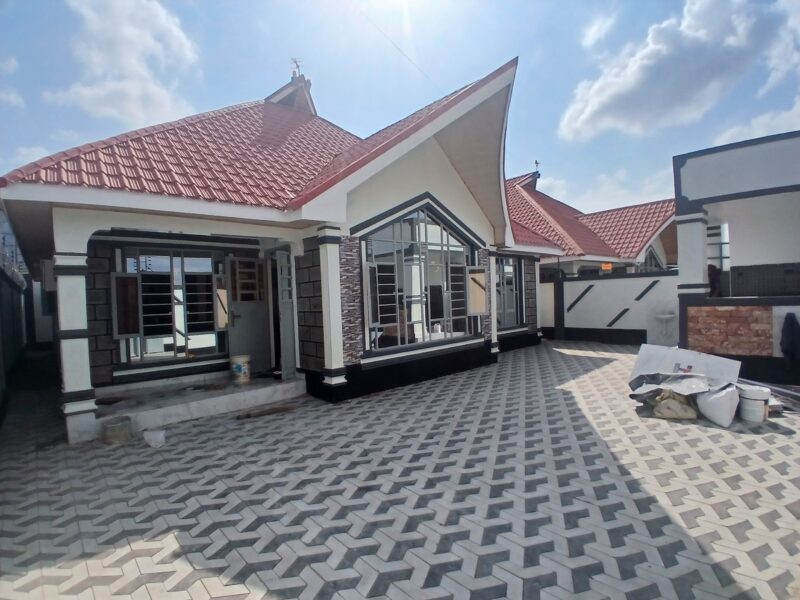 HOUSE ON SALE NEWLY BUILT 3 BEDROOM ALL ENSUITE
