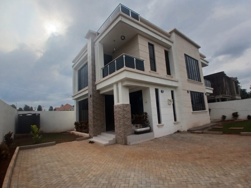 ELEGANT HOUSE ON SALE 5 BEDROOM All ENSUITE PLUS FAMILY ROOM IN RUIRU MUGUTHA