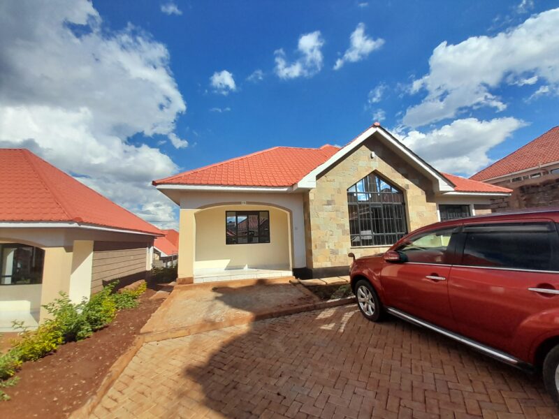 HOUSE TO LET 3 BEDROOM ALL ENSUITE PLUS SQ IN KENYATTA ROAD