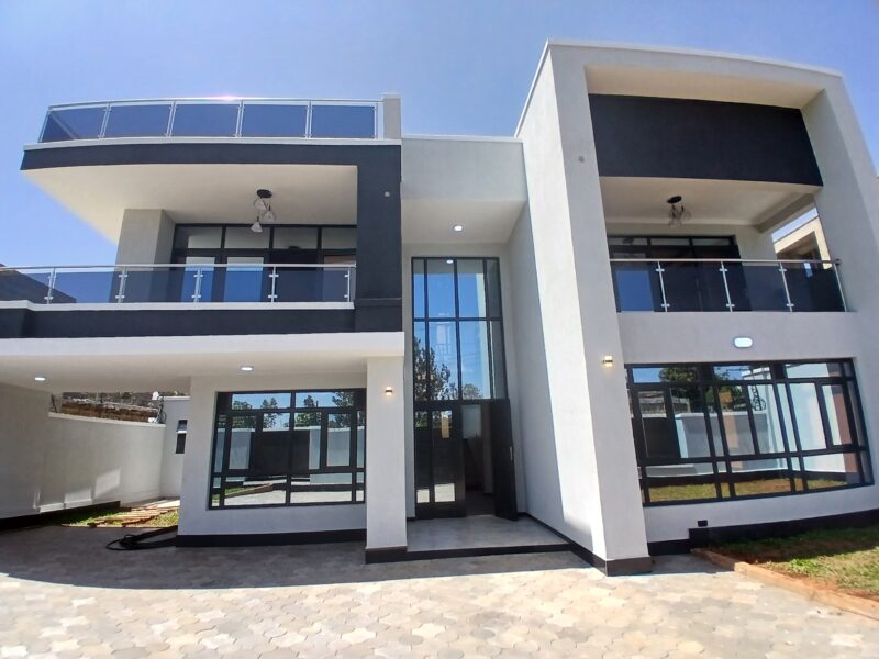 ELEGANT MANSION HOUSE ON SALE 4 BEDROOM ALL ENSUITE PLUS SQ IN RUIRU MUGUTHA