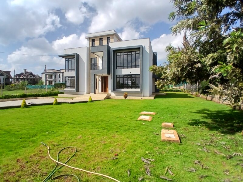HOUSE ON SALE IN RUIRU KIMBO EXQUISITE NEWLY BUILT 4 BEDROOM ALL ENSUITE PLUS SQ